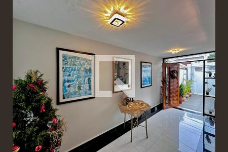 Casa para alugar com 250m², 4 quartos e 3 vagas Casa para alugar com 250m², 4 quartos e 3 vagasEntrada