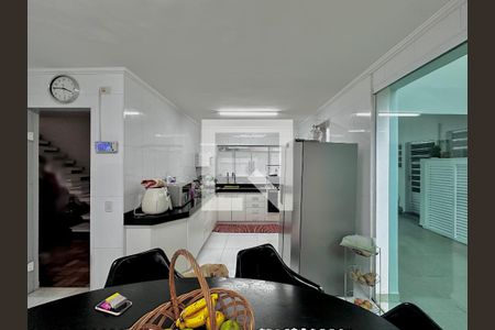 Casa para alugar com 250m², 4 quartos e 3 vagas Casa para alugar com 250m², 4 quartos e 3 vagasCozinha