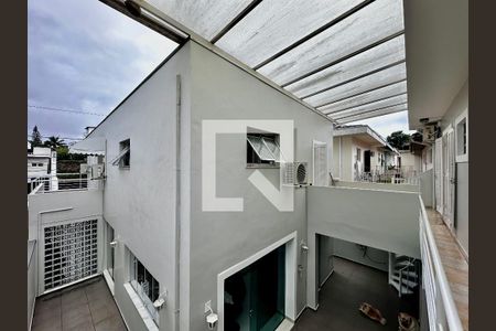 Casa para alugar com 250m², 4 quartos e 3 vagas Casa para alugar com 250m², 4 quartos e 3 vagasVista Superior Fundos