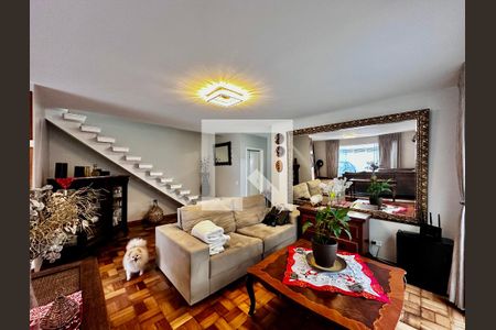 Casa para alugar com 250m², 4 quartos e 3 vagas Casa para alugar com 250m², 4 quartos e 3 vagasSala