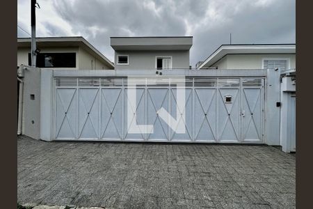 Casa para alugar com 250m², 4 quartos e 3 vagas Casa para alugar com 250m², 4 quartos e 3 vagasFachada