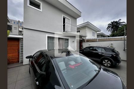 Casa para alugar com 250m², 4 quartos e 3 vagas Casa para alugar com 250m², 4 quartos e 3 vagasGaragem
