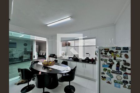 Casa para alugar com 250m², 4 quartos e 3 vagas Casa para alugar com 250m², 4 quartos e 3 vagasCozinha