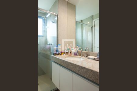 Apartamento à venda com 157m², 4 quartos e 3 vagasbanheiro suite 1