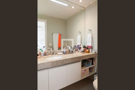 Apartamento à venda com 157m², 4 quartos e 3 vagasbanheiro suite 1