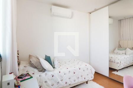 Apartamento à venda com 157m², 4 quartos e 3 vagasquarto 2