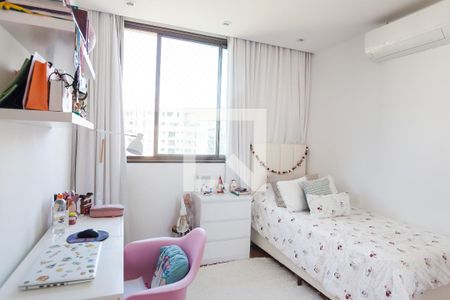 Apartamento à venda com 157m², 4 quartos e 3 vagasquarto 2