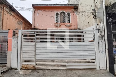 Casa à venda com 250m², 5 quartos e 2 vagas Casa à venda com 250m², 5 quartos e 2 vagasFachada