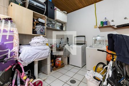 Casa à venda com 250m², 5 quartos e 2 vagas Casa à venda com 250m², 5 quartos e 2 vagasLavanderia