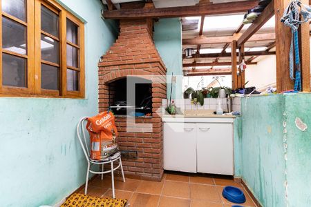 Casa à venda com 250m², 5 quartos e 2 vagas Casa à venda com 250m², 5 quartos e 2 vagasQuintal/Área da Churrasqueira da Casa 2