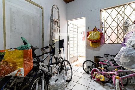 Casa à venda com 250m², 5 quartos e 2 vagas Casa à venda com 250m², 5 quartos e 2 vagasLavanderia