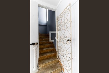 Casa à venda com 250m², 5 quartos e 2 vagas Casa à venda com 250m², 5 quartos e 2 vagasEntrada da Casa 3