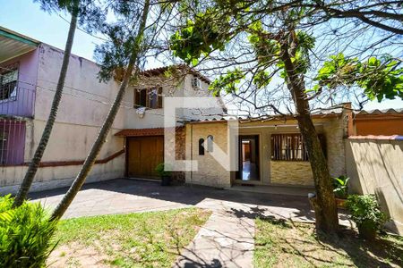 Casa à venda com 170m², 3 quartos e 3 vagas Casa à venda com 170m², 3 quartos e 3 vagasFachada