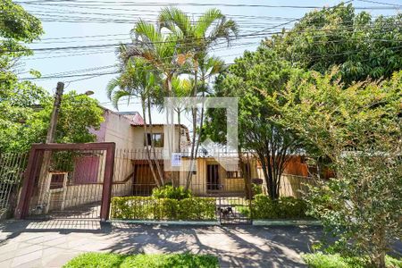 Casa à venda com 170m², 3 quartos e 3 vagas Casa à venda com 170m², 3 quartos e 3 vagasFachada