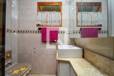 Casa à venda com 170m², 3 quartos e 3 vagas Casa à venda com 170m², 3 quartos e 3 vagasBanheiro 1