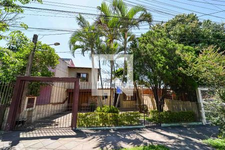 Casa à venda com 170m², 3 quartos e 3 vagas Casa à venda com 170m², 3 quartos e 3 vagasFachada