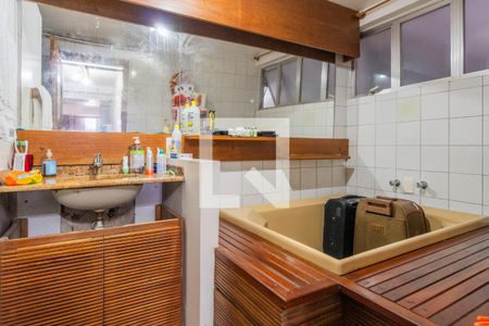 Apartamento à venda com 300m², 4 quartos e sem vagaBanheiro da Suíte