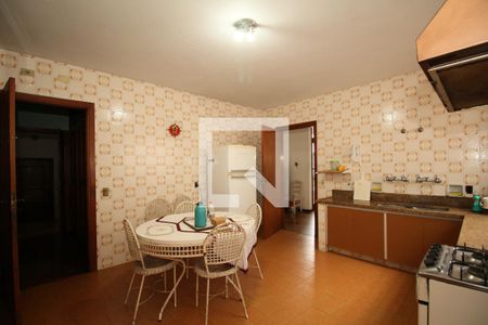 Casa à venda com 285m², 4 quartos e 5 vagasCozinha