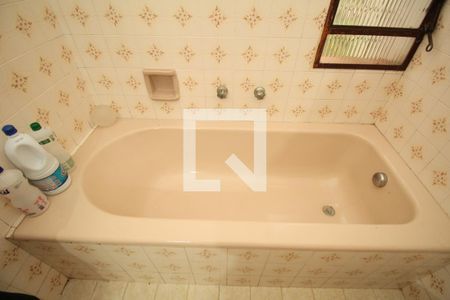 Casa à venda com 285m², 4 quartos e 5 vagasBanheiro suíte 1