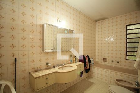 Casa à venda com 285m², 4 quartos e 5 vagasBanheiro suíte 1