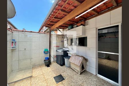 Casa de condomínio à venda com 85m², 3 quartos e 1 vagaÁrea de Serviço e Gourmet