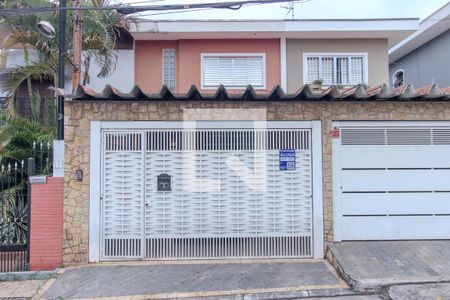 Casa à venda com 128m², 3 quartos e 1 vagaFachada