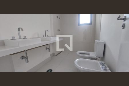 Apartamento à venda com 163m², 3 quartos e 4 vagasBanheiro Quarto 1 suíte