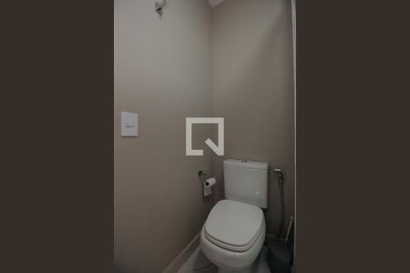 Banheiro de kitnet/studio para alugar com 1 quarto, 25m² em Pinheiros, São Paulo