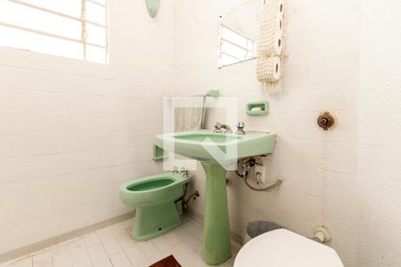 Casa à venda com 365m², 8 quartos e 4 vagas Casa à venda com 365m², 8 quartos e 4 vagasBanheiro 2