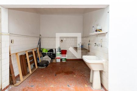 Casa à venda com 365m², 8 quartos e 4 vagas Casa à venda com 365m², 8 quartos e 4 vagasLavanderia 1