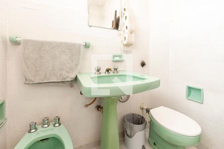 Casa à venda com 365m², 8 quartos e 4 vagas Casa à venda com 365m², 8 quartos e 4 vagasBanheiro 2