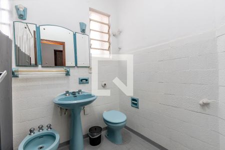 Casa à venda com 365m², 8 quartos e 4 vagas Casa à venda com 365m², 8 quartos e 4 vagasBanheiro 1