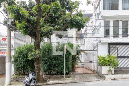 Casa à venda com 365m², 8 quartos e 4 vagas Casa à venda com 365m², 8 quartos e 4 vagasFachada