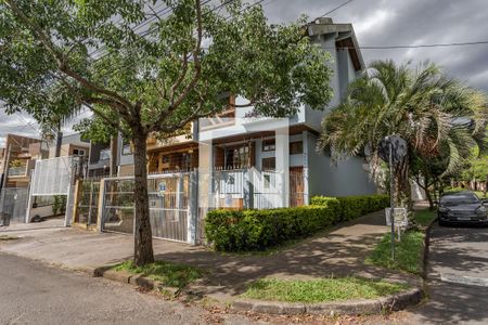 Casa à venda com 198m², 3 quartos e 2 vagas Casa à venda com 198m², 3 quartos e 2 vagasFachada