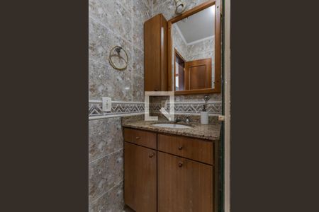 Casa à venda com 198m², 3 quartos e 2 vagas Casa à venda com 198m², 3 quartos e 2 vagasBanheiro