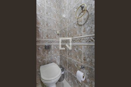 Casa à venda com 198m², 3 quartos e 2 vagas Casa à venda com 198m², 3 quartos e 2 vagasBanheiro