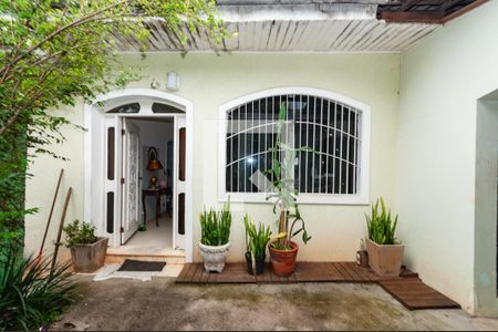 Casa à venda com 400m², 5 quartos e 3 vagas Casa à venda com 400m², 5 quartos e 3 vagasFachada