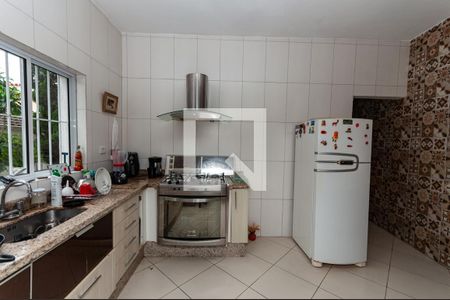 Casa à venda com 400m², 5 quartos e 3 vagas Casa à venda com 400m², 5 quartos e 3 vagasCozinha Edicula