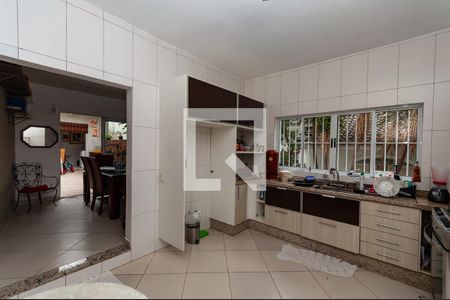 Casa à venda com 400m², 5 quartos e 3 vagas Casa à venda com 400m², 5 quartos e 3 vagasCozinha Edicula