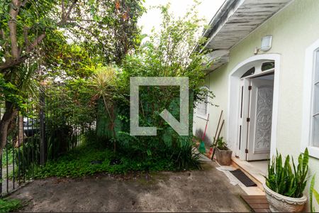 Casa à venda com 400m², 5 quartos e 3 vagas Casa à venda com 400m², 5 quartos e 3 vagasFachada