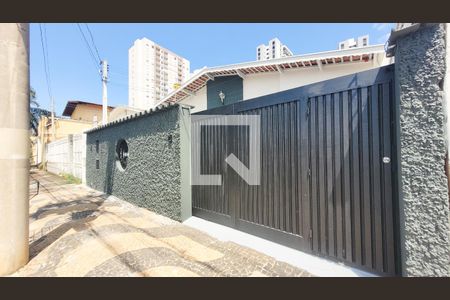 Casa à venda com 163m², 3 quartos e 2 vagas Casa à venda com 163m², 3 quartos e 2 vagasFachada