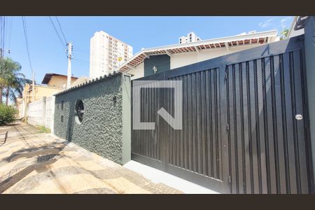 Casa à venda com 163m², 3 quartos e 2 vagas Casa à venda com 163m², 3 quartos e 2 vagasFachada