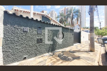 Casa à venda com 163m², 3 quartos e 2 vagas Casa à venda com 163m², 3 quartos e 2 vagasFachada
