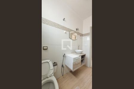 Casa à venda com 163m², 3 quartos e 2 vagas Casa à venda com 163m², 3 quartos e 2 vagasBanheiro Social