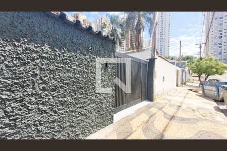 Casa à venda com 163m², 3 quartos e 2 vagas Casa à venda com 163m², 3 quartos e 2 vagasFachada