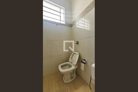 Casa à venda com 163m², 3 quartos e 2 vagas Casa à venda com 163m², 3 quartos e 2 vagasBanheiro Social