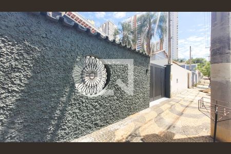 Casa à venda com 163m², 3 quartos e 2 vagas Casa à venda com 163m², 3 quartos e 2 vagasFachada