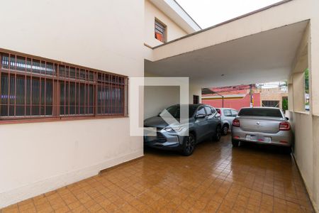 Casa à venda com 180m², 1 quarto e 9 vagas Casa à venda com 180m², 1 quarto e 9 vagasGaragem