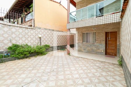 Casa para alugar com 361m², 4 quartos e 2 vagas Casa para alugar com 361m², 4 quartos e 2 vagasEntrada