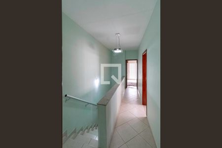 Casa para alugar com 361m², 4 quartos e 2 vagas Casa para alugar com 361m², 4 quartos e 2 vagasCorredor